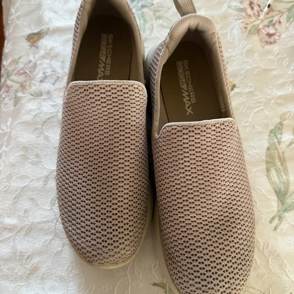 Sketchers women shoes